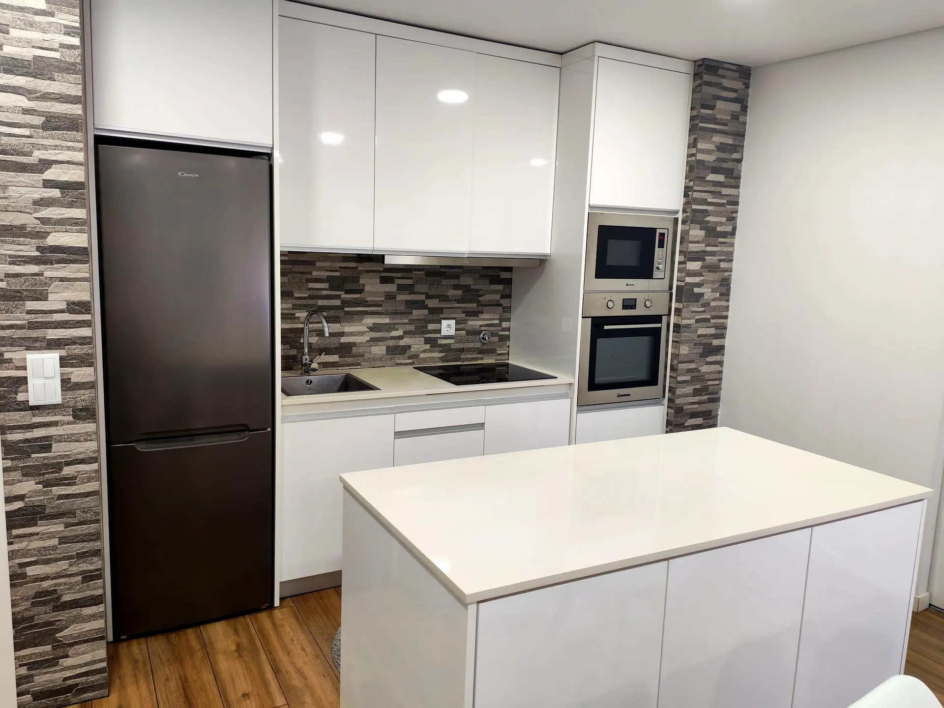 Cozinha à medida em branco